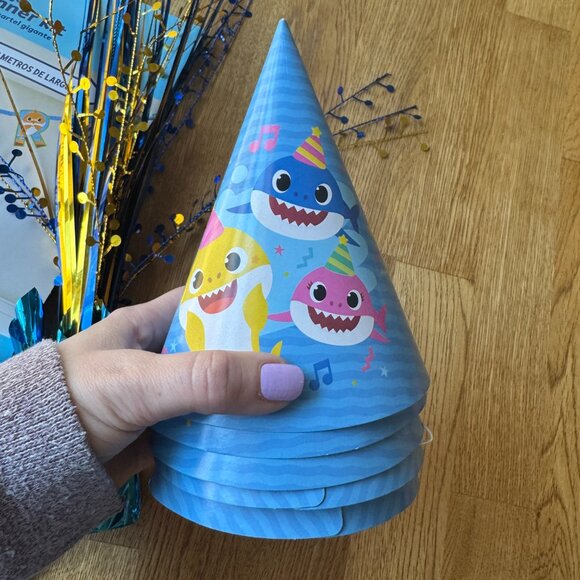 Baby Shark Birthday Party Supplies Lot - Picture 2 of 13